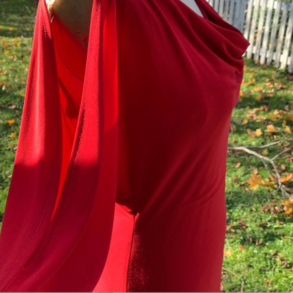 For Valentine's Day?    Red Body-Skimming Dress - Picture 4 of 13